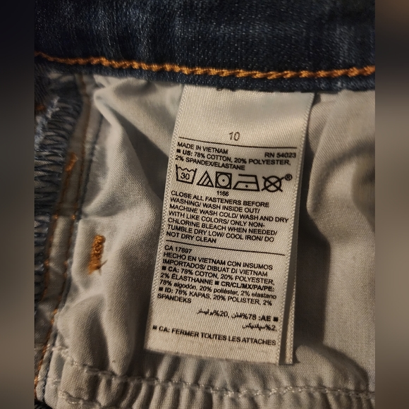 ** 2/$25 ** Bundle of 2 Girls' Denim Shorts - Picture 11 of 12